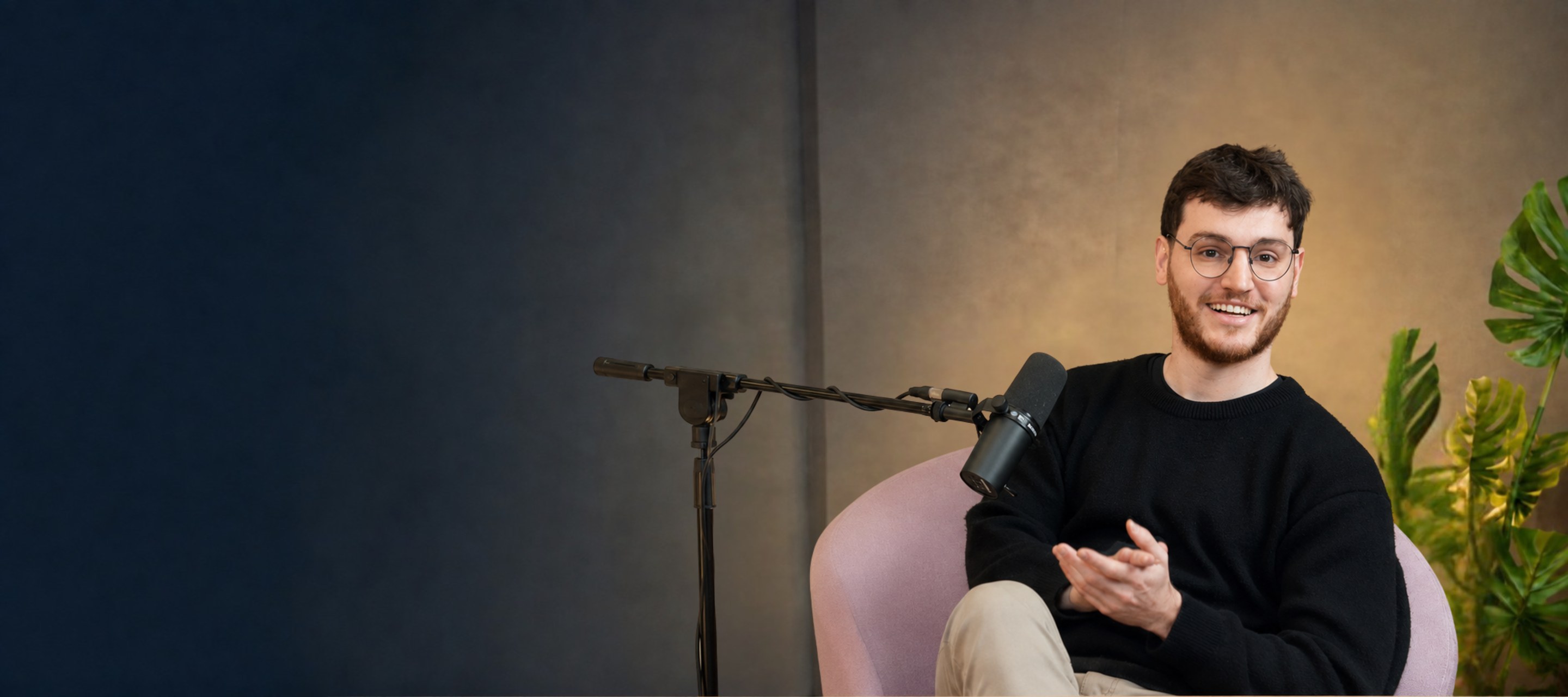 Morris Beker en el estudio de Club de Terapia